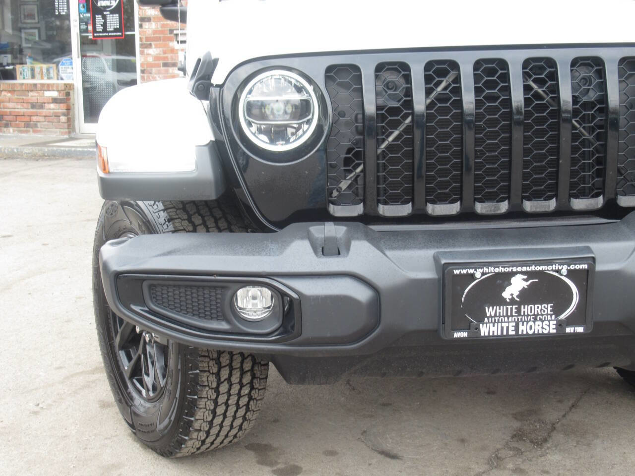 Used 2022 Jeep Gladiator Sport image 3