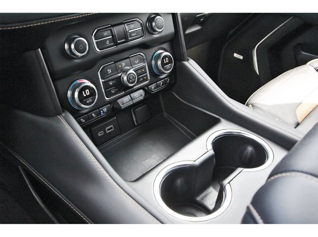 Used 2024 GMC Yukon AT4 w/ AT4 Premium Package AWD/4WD image 31
