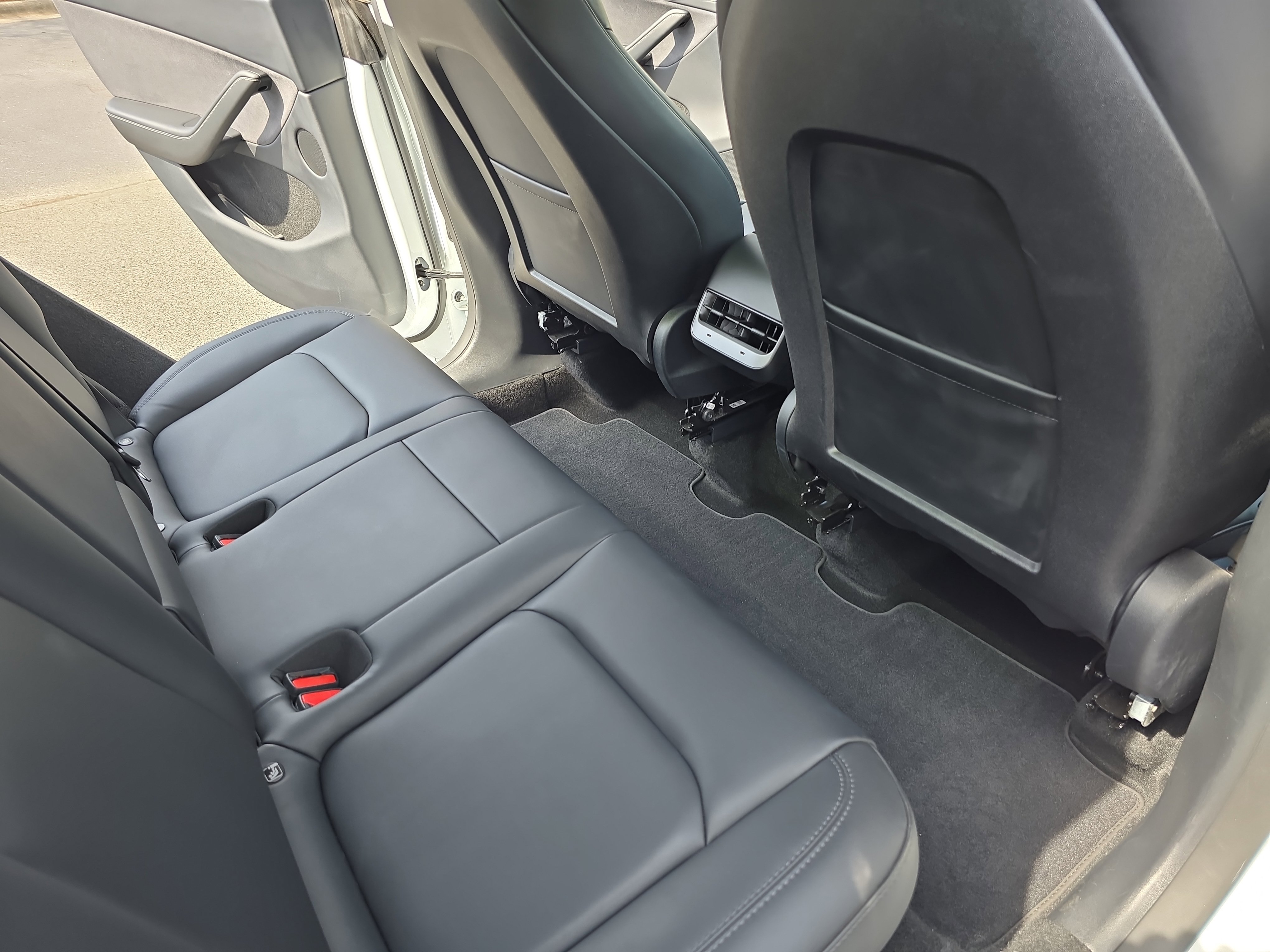 Used 2024 Tesla Model Y Long Range image 11