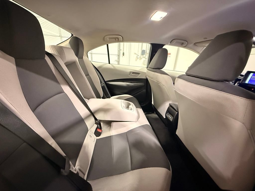 Used 2025 Toyota Corolla LE FWD image 28
