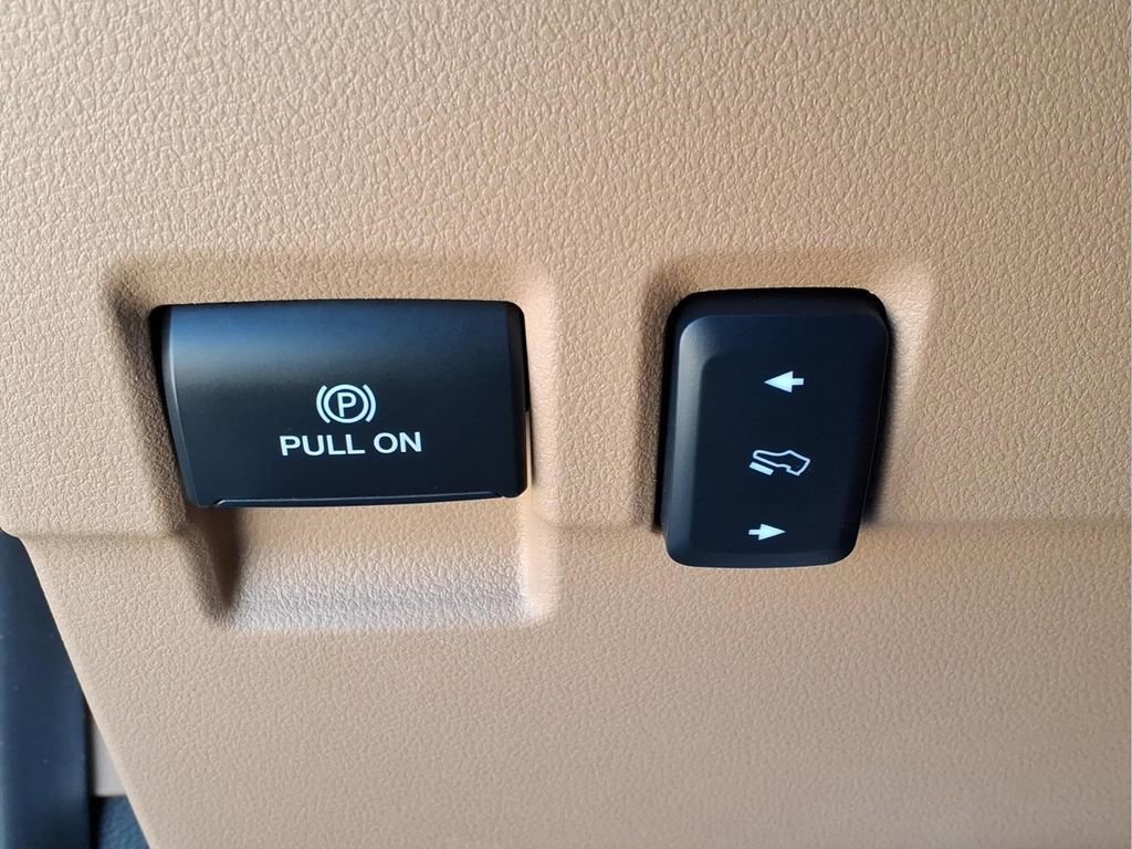 Used 2024 Ford F450 Lariat w/ FX4 Off-Road Package image 12