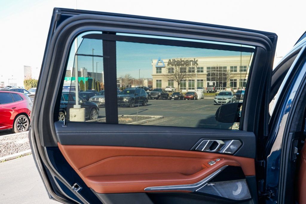 Used 2025 BMW X7 M60i AWD/4WD image 19