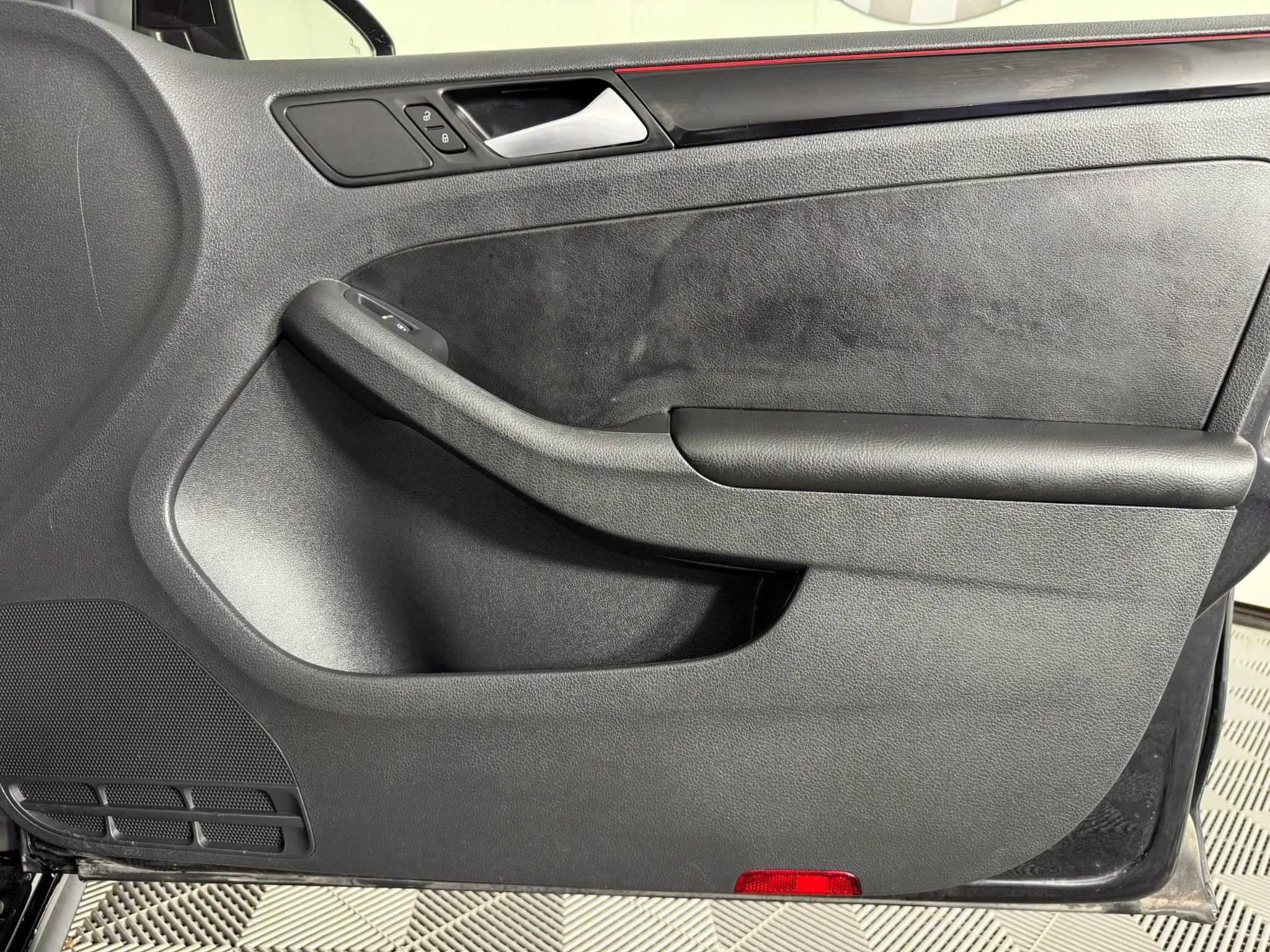 Used 2017 Volkswagen Jetta GLI FWD image 40