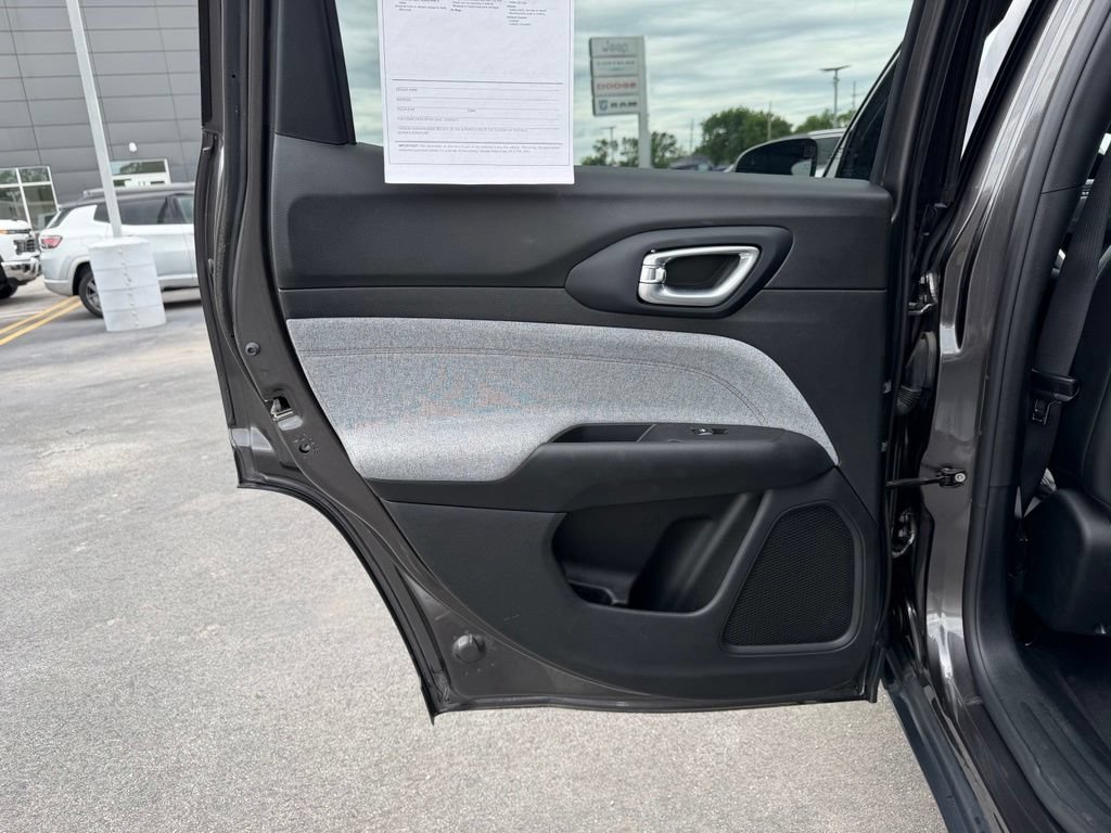 Used 2023 Jeep Compass Latitude AWD/4WD image 19