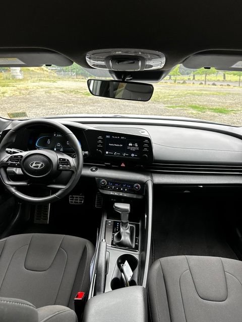 Used 2025 Hyundai Elantra Sport FWD image 24