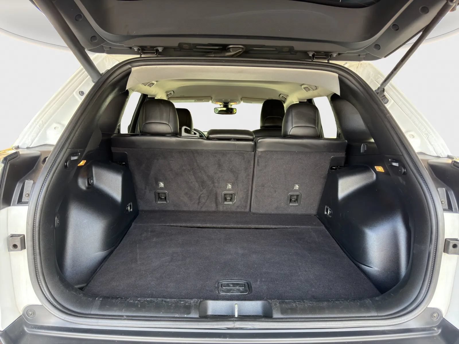 Used 2019 Jeep Cherokee Limited FWD image 20