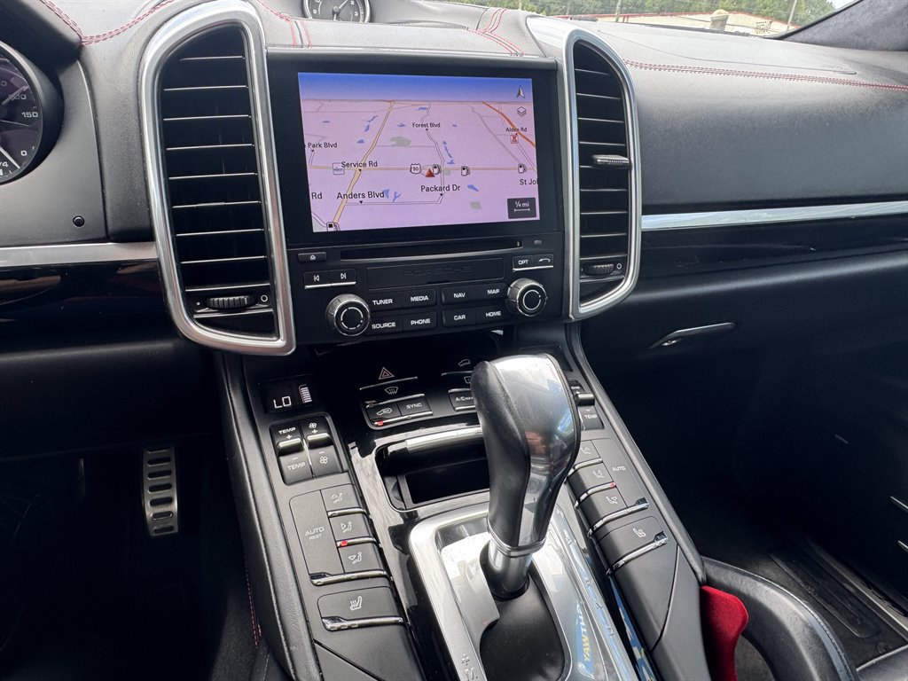 Used 2018 Porsche Cayenne GTS AWD/4WD image 9