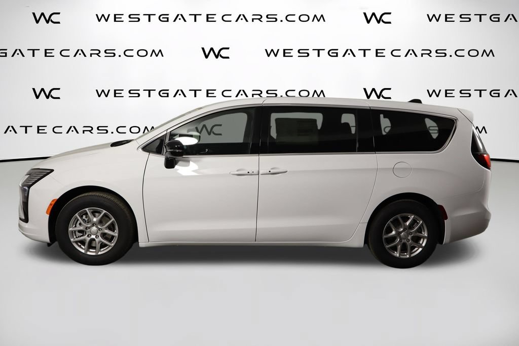 New 2027 Chrysler Pacifica Select FWD image 5