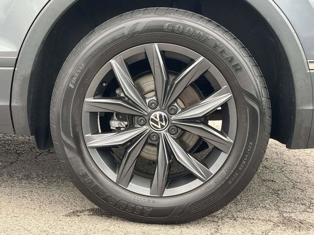 Used 2023 Volkswagen Tiguan SE FWD image 11