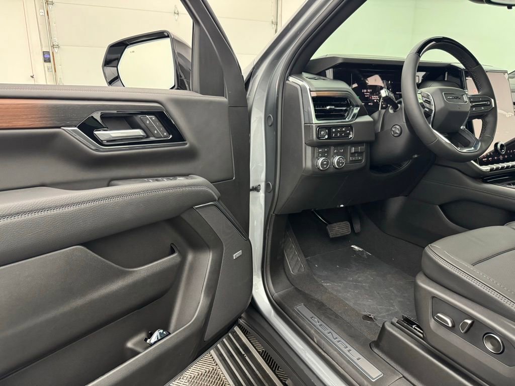 New 2026 GMC Yukon XL Denali w/ Denali Reserve Package image 20