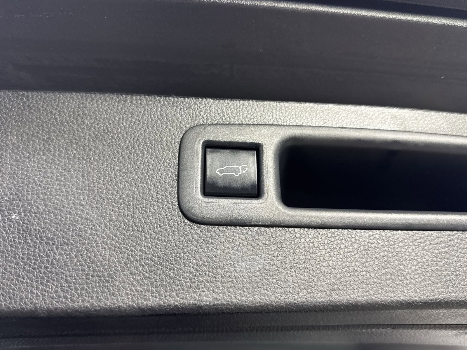Used 2023 Toyota Highlander LE FWD image 31