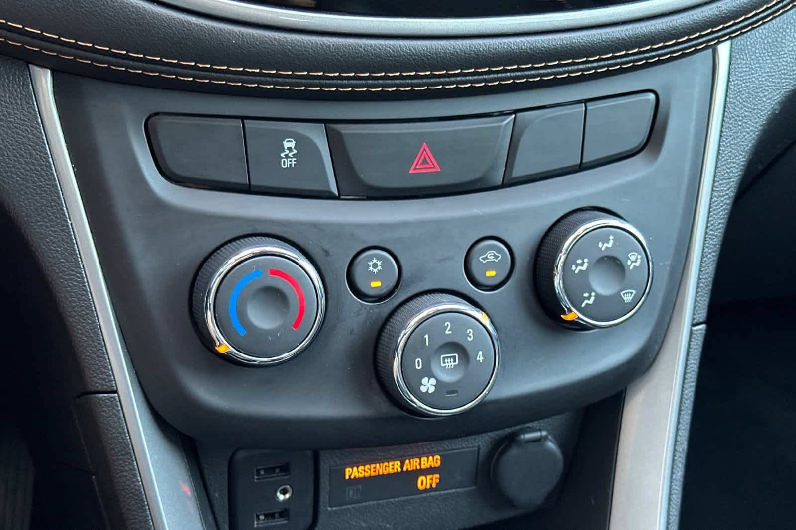 Used 2022 Chevrolet Trax LT w/ LT Convenience Package AWD/4WD image 21