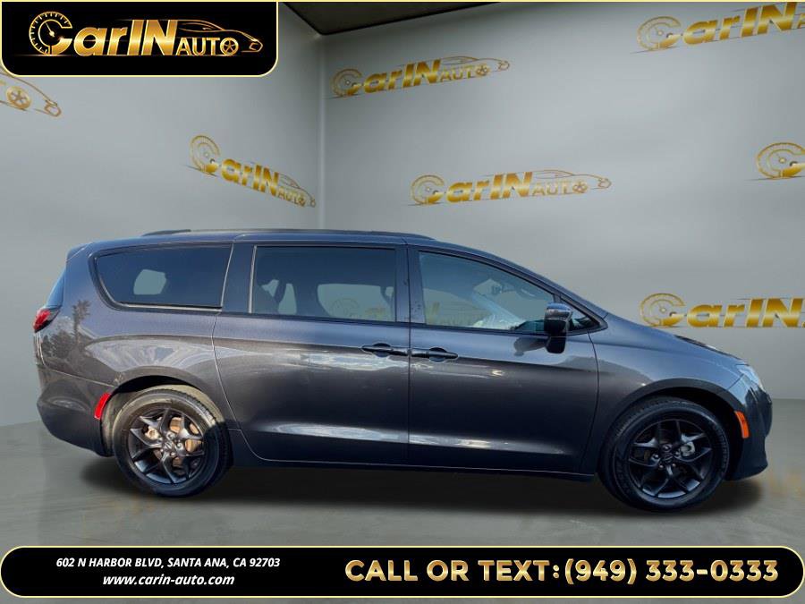 Used 2019 Chrysler Pacifica Limited w/ S Appearance Package image 4
