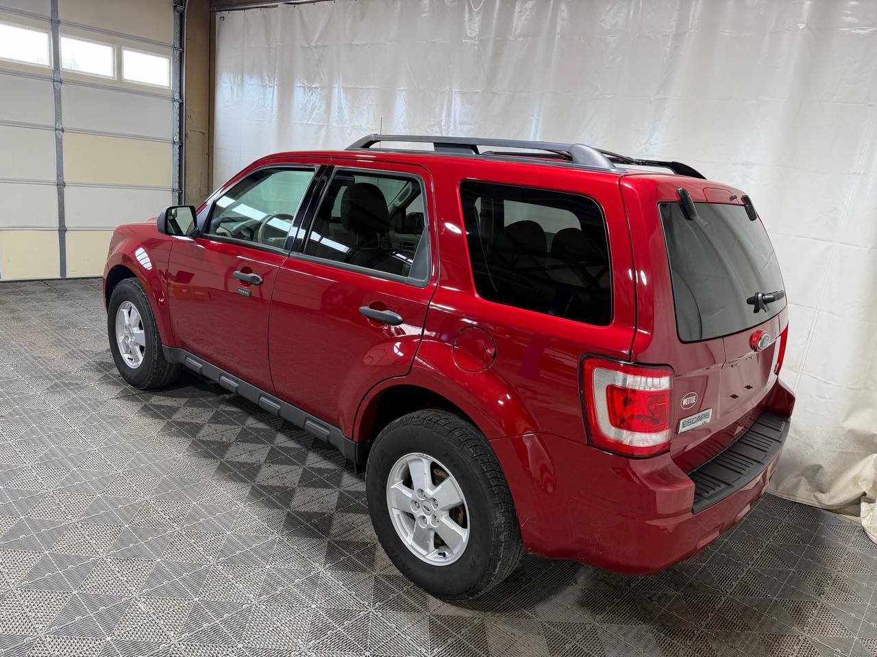 Used 2010 Ford Escape XLT AWD/4WD image 4