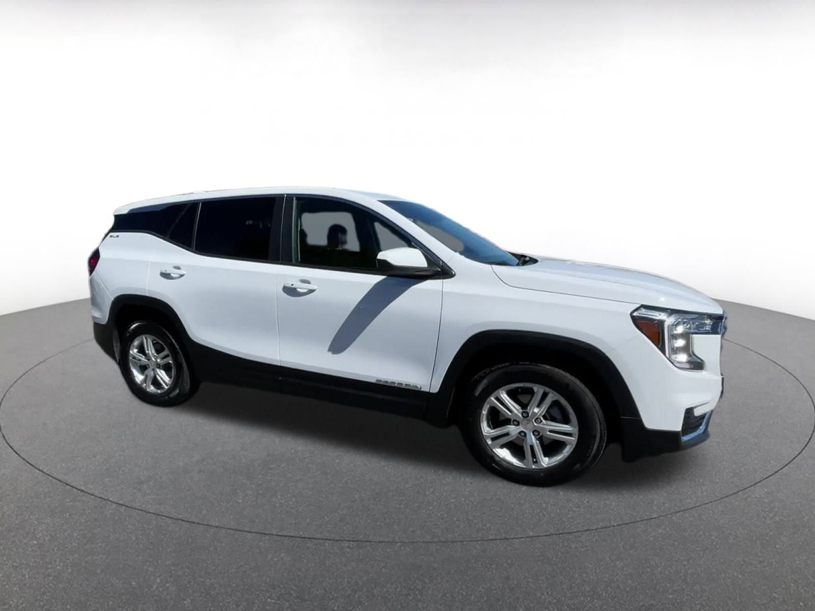 Used 2024 GMC Terrain SLE video 2