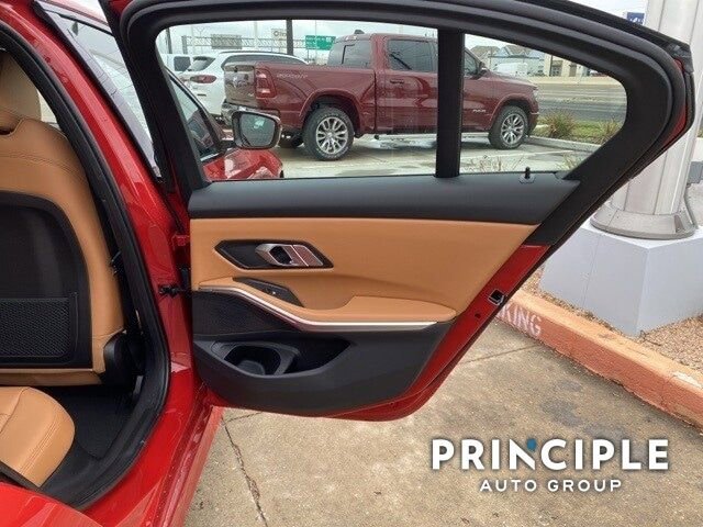 New 2023 BMW 330i Sedan w/ Convenience Package image 10