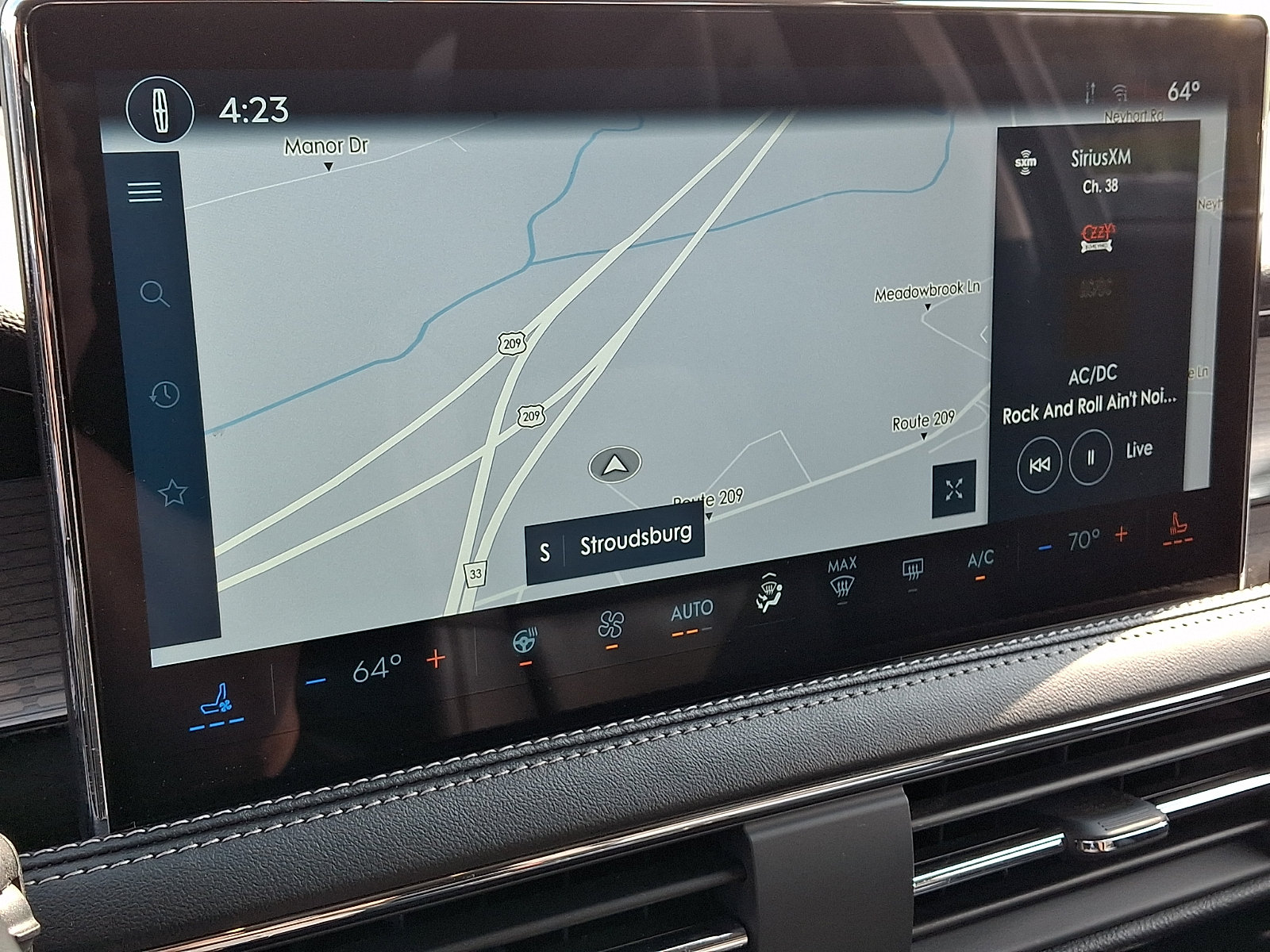 Certified 2024 Lincoln Corsair FWD w/ Equipment Group 101A image 16