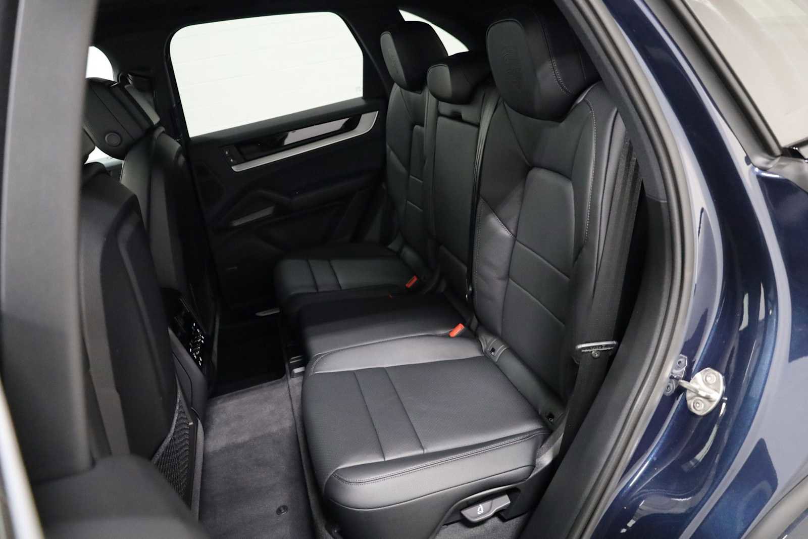 Certified 2025 Porsche Cayenne image 34