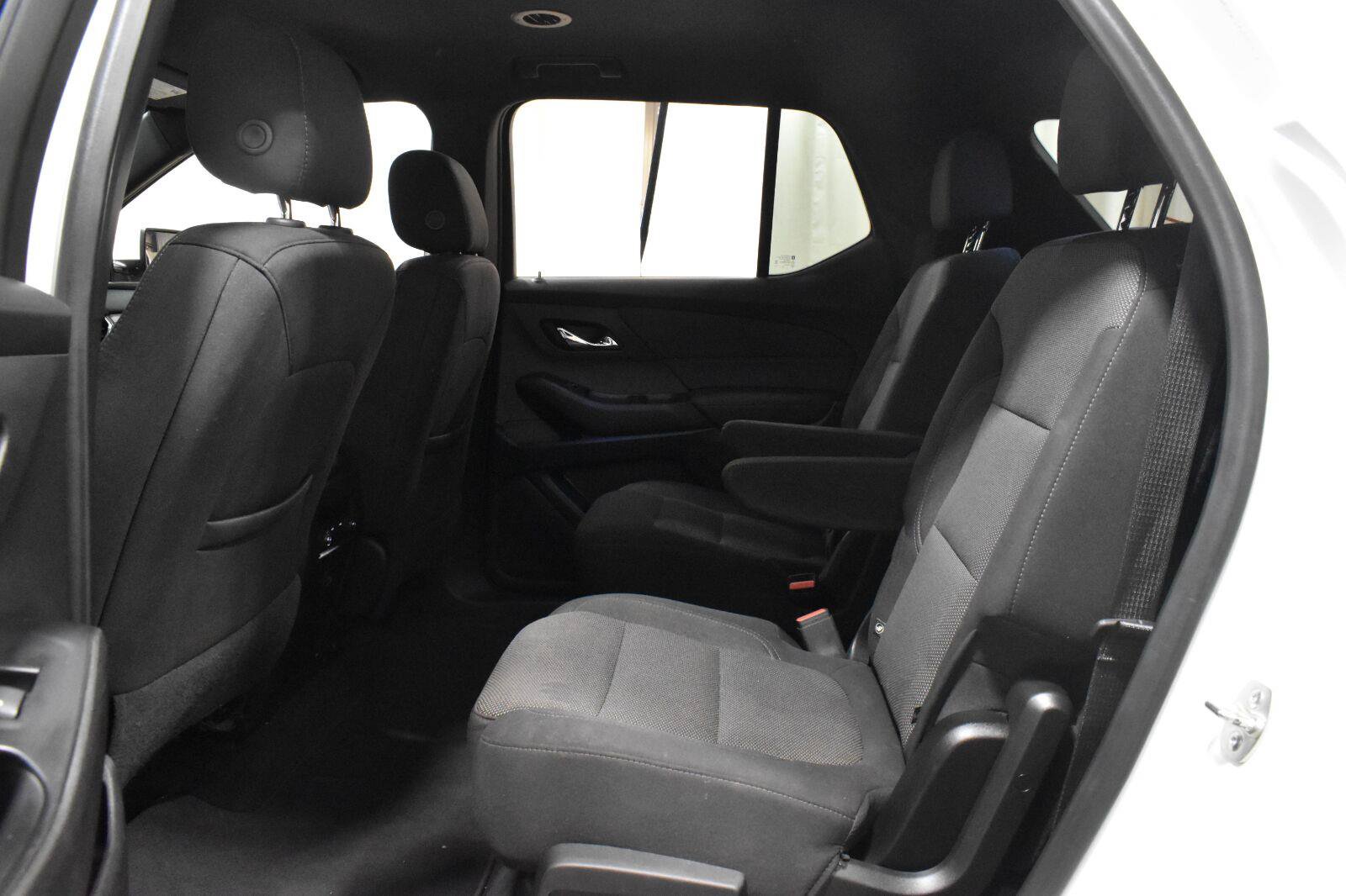 Used 2023 Chevrolet Traverse LT w/ Rear Camera Mirror Package AWD/4WD image 4