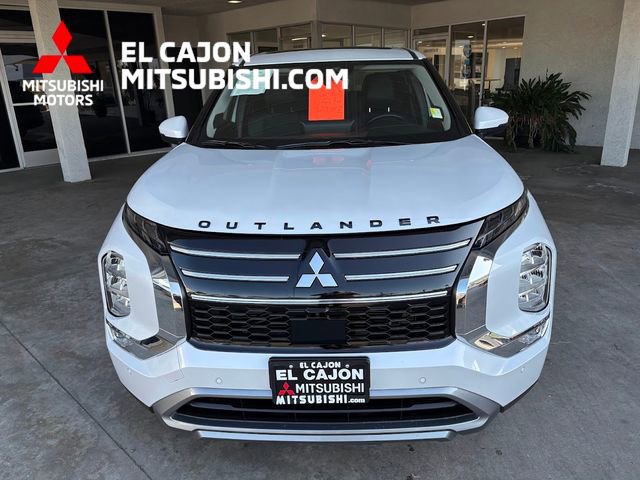 Used 2025 Mitsubishi Outlander SE image 10