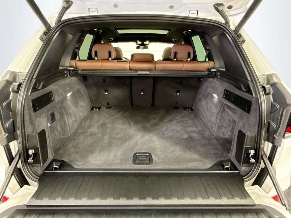 Used 2024 BMW X5 xDrive40i w/ Parking Assistance Package image 27