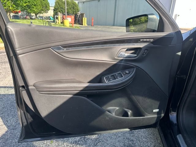 Used 2017 Chevrolet Impala Premier w/ Enhanced Convenience Package FWD image 9