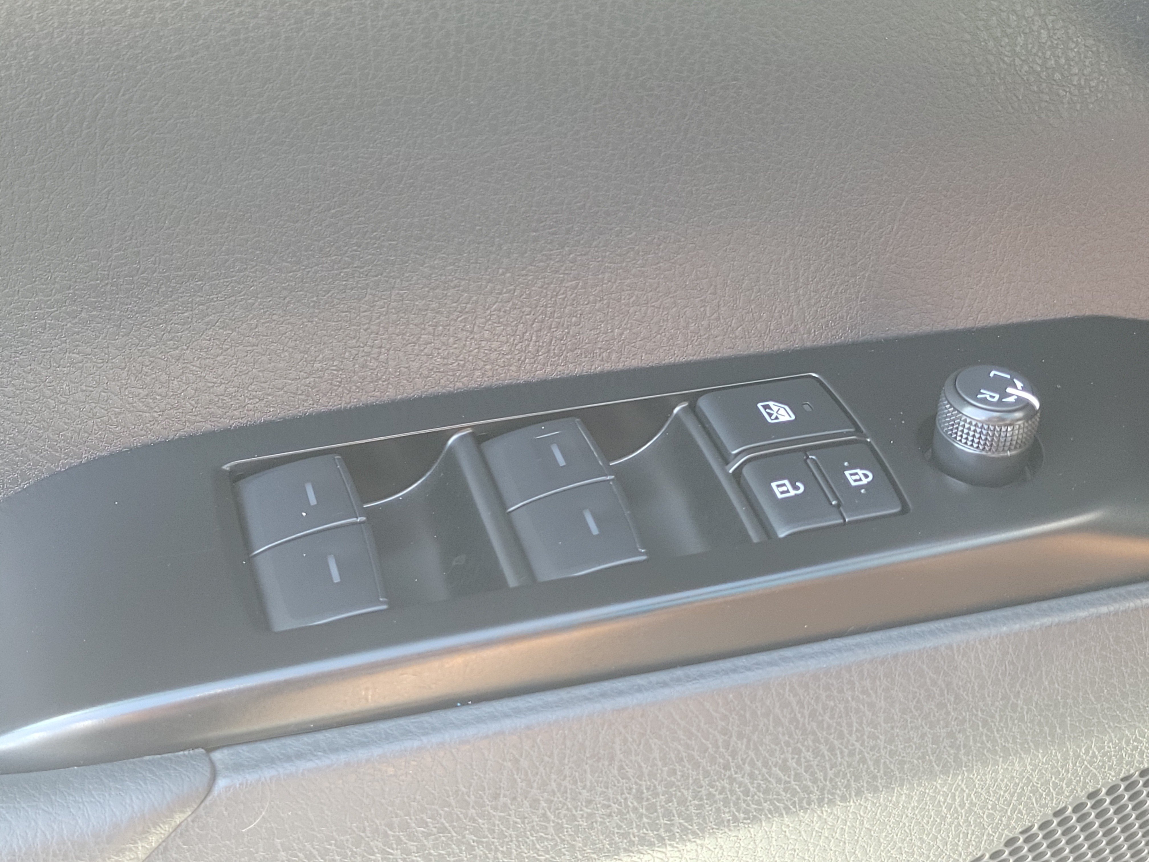 Used 2025 Toyota Camry SE FWD image 27