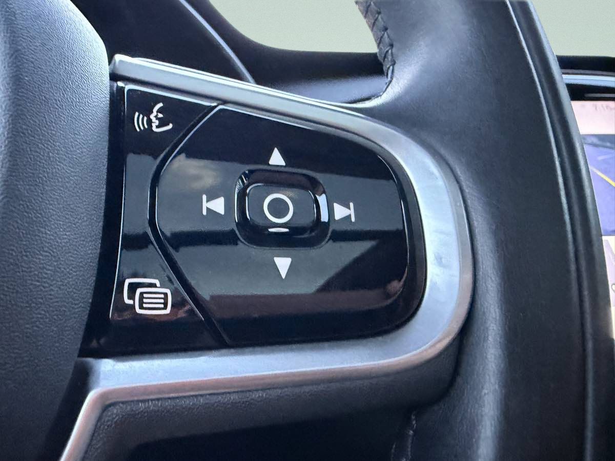 Used 2019 Volvo XC90 T6 Momentum w/ Protection Package Premier AWD/4WD image 18