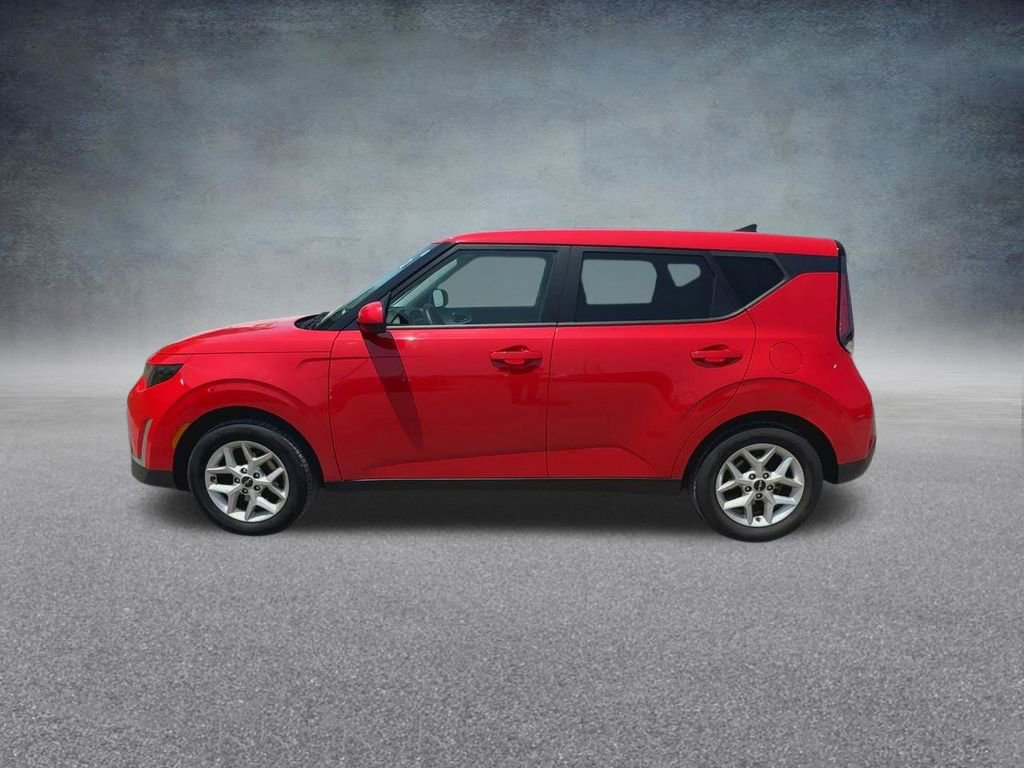 Used 2023 Kia Soul LX w/ LX Technology Package image 13