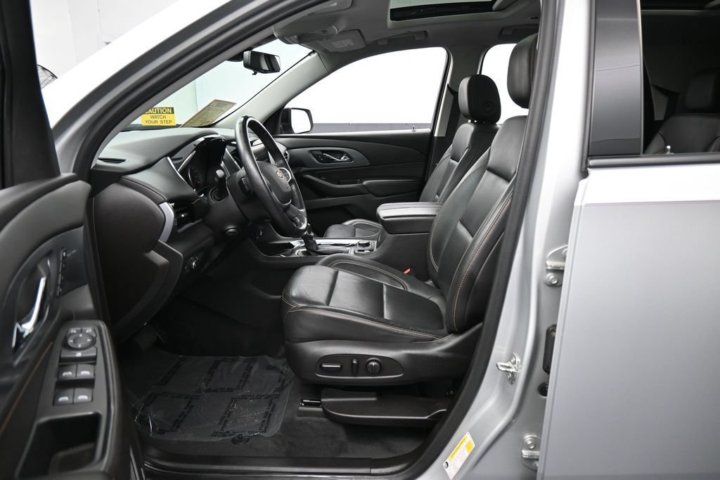 Used 2021 Chevrolet Traverse Premier w/ Redline Edition FWD image 11