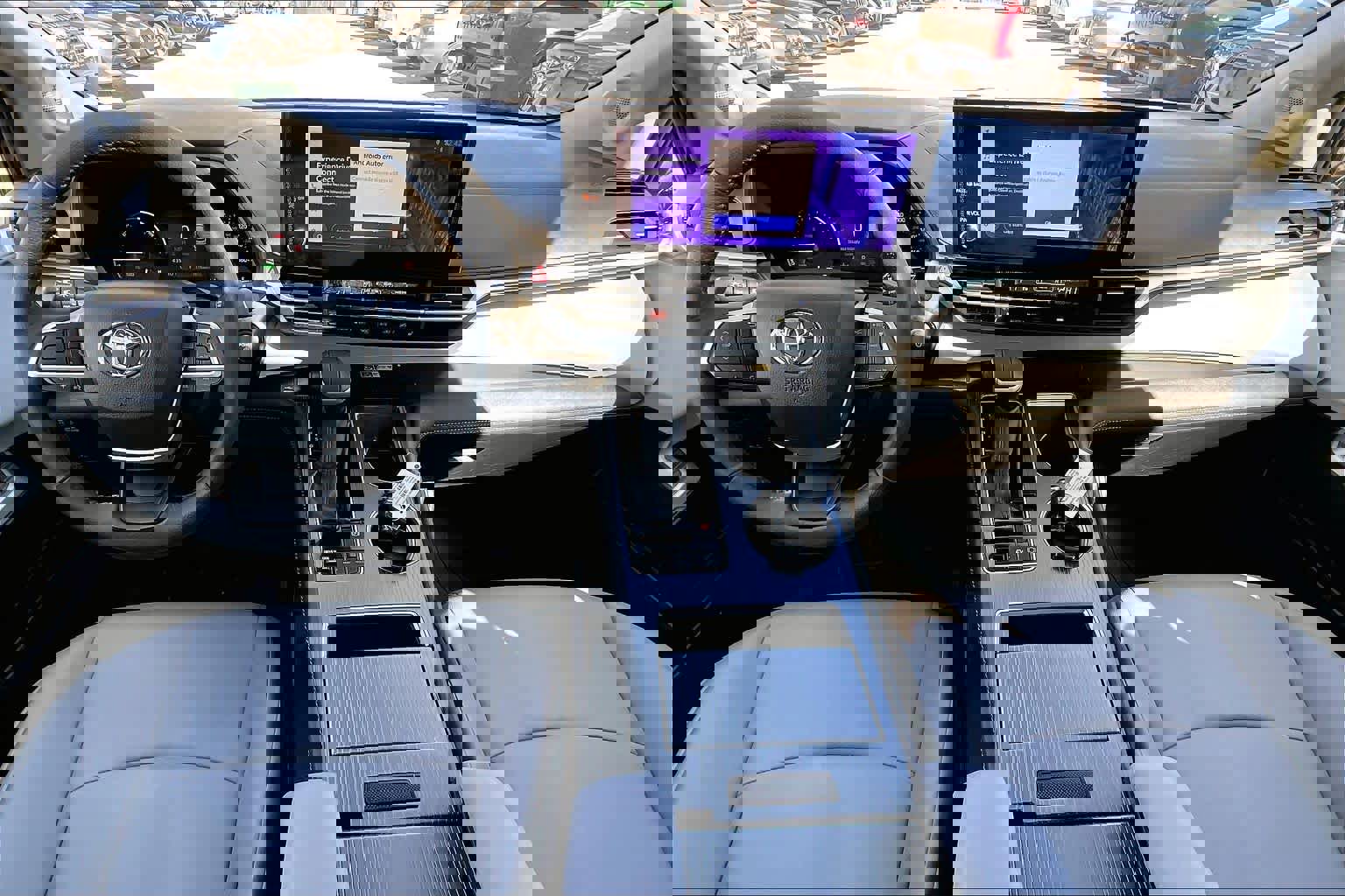 Used 2025 Toyota Sienna XLE w/ XLE Plus Package image 15