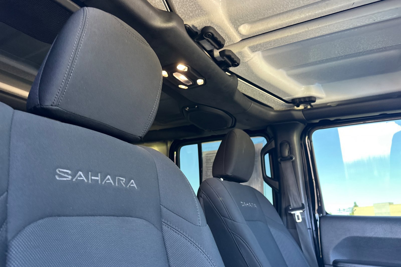 Used 2020 Jeep Wrangler Unlimited Sahara AWD/4WD image 14