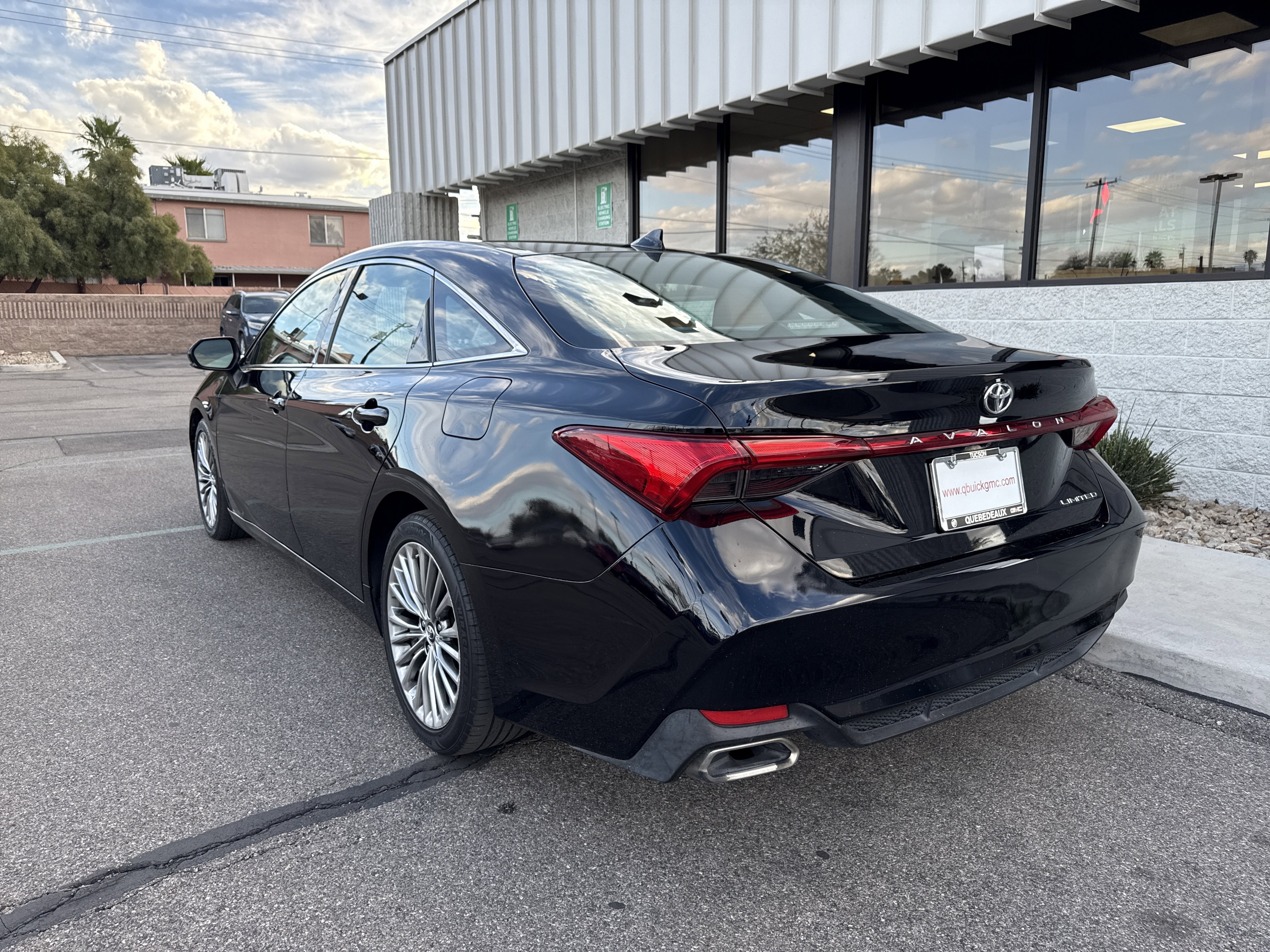 Used 2019 Toyota Avalon Limited w/ All Weather Liner Package image 8