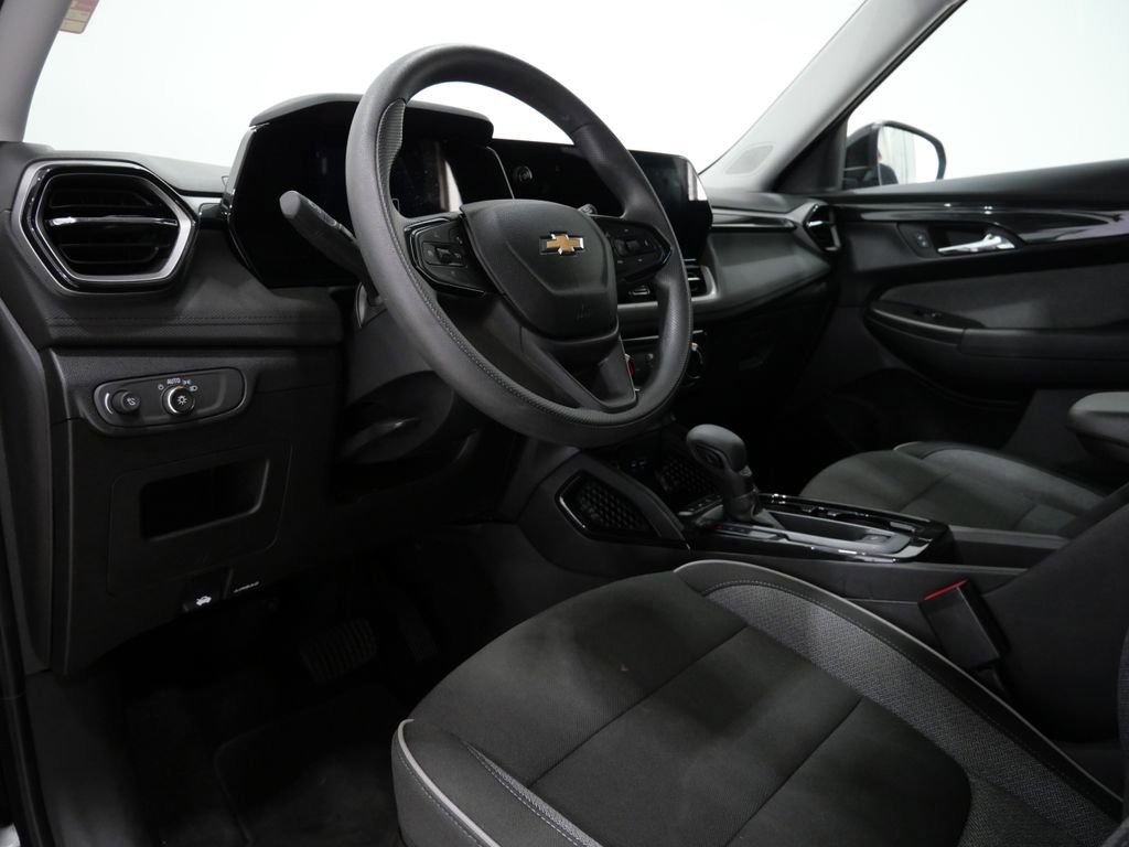 Used 2025 Chevrolet TrailBlazer LT FWD image 11