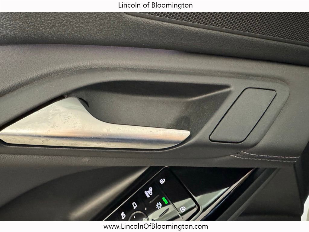 Used 2025 Audi SQ6 e-tron Prestige w/ 21" Black Optic Wheel Package image 37