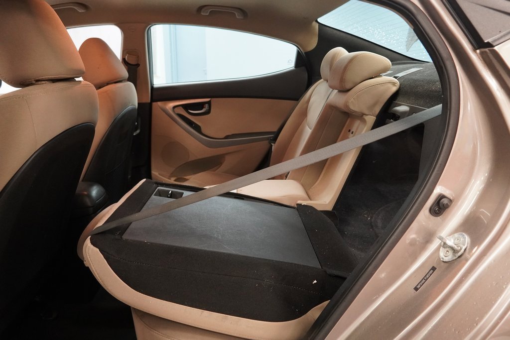 Used 2015 Hyundai Elantra SE image 24