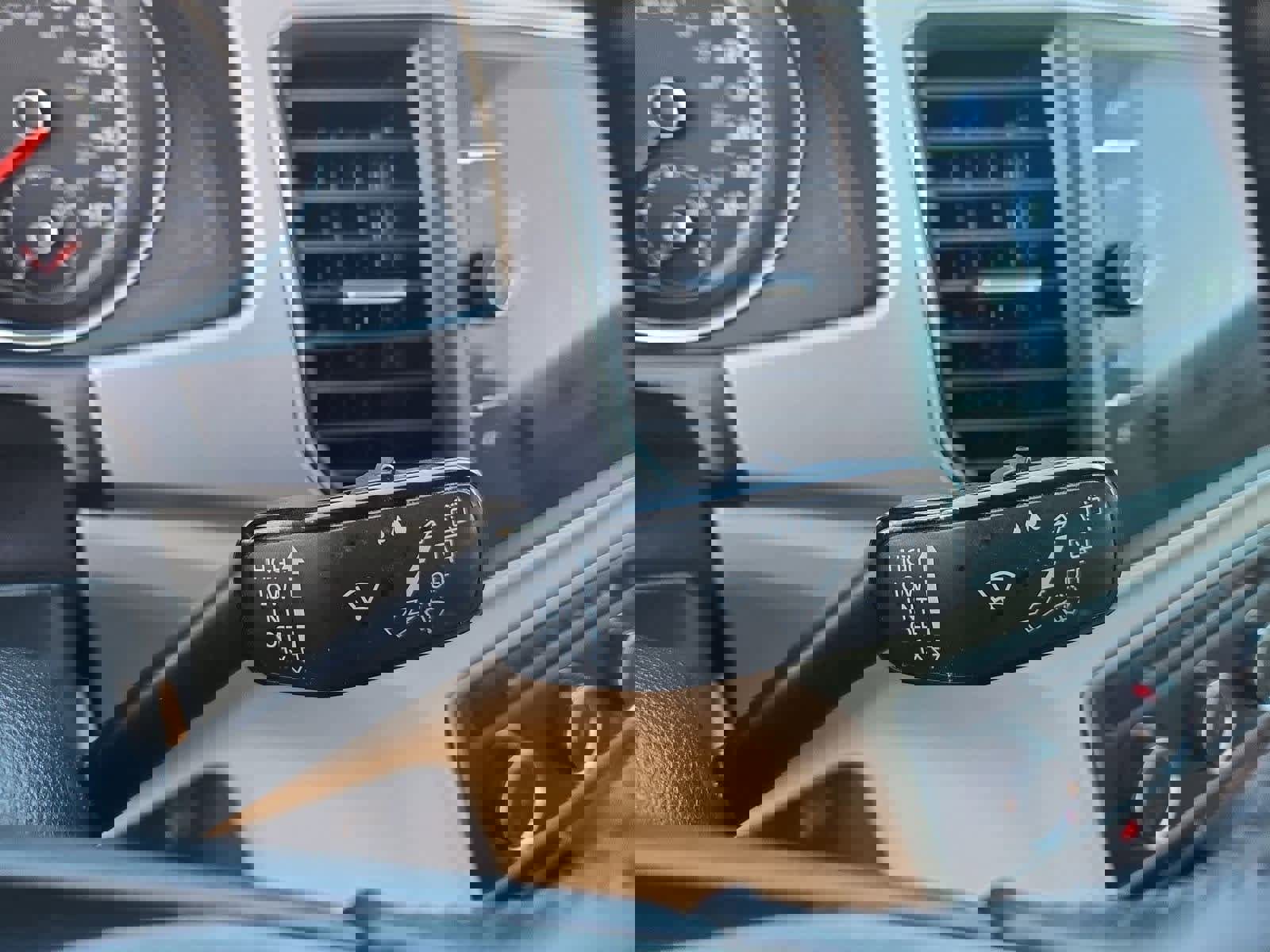 Used 2018 Volkswagen Atlas SE image 25