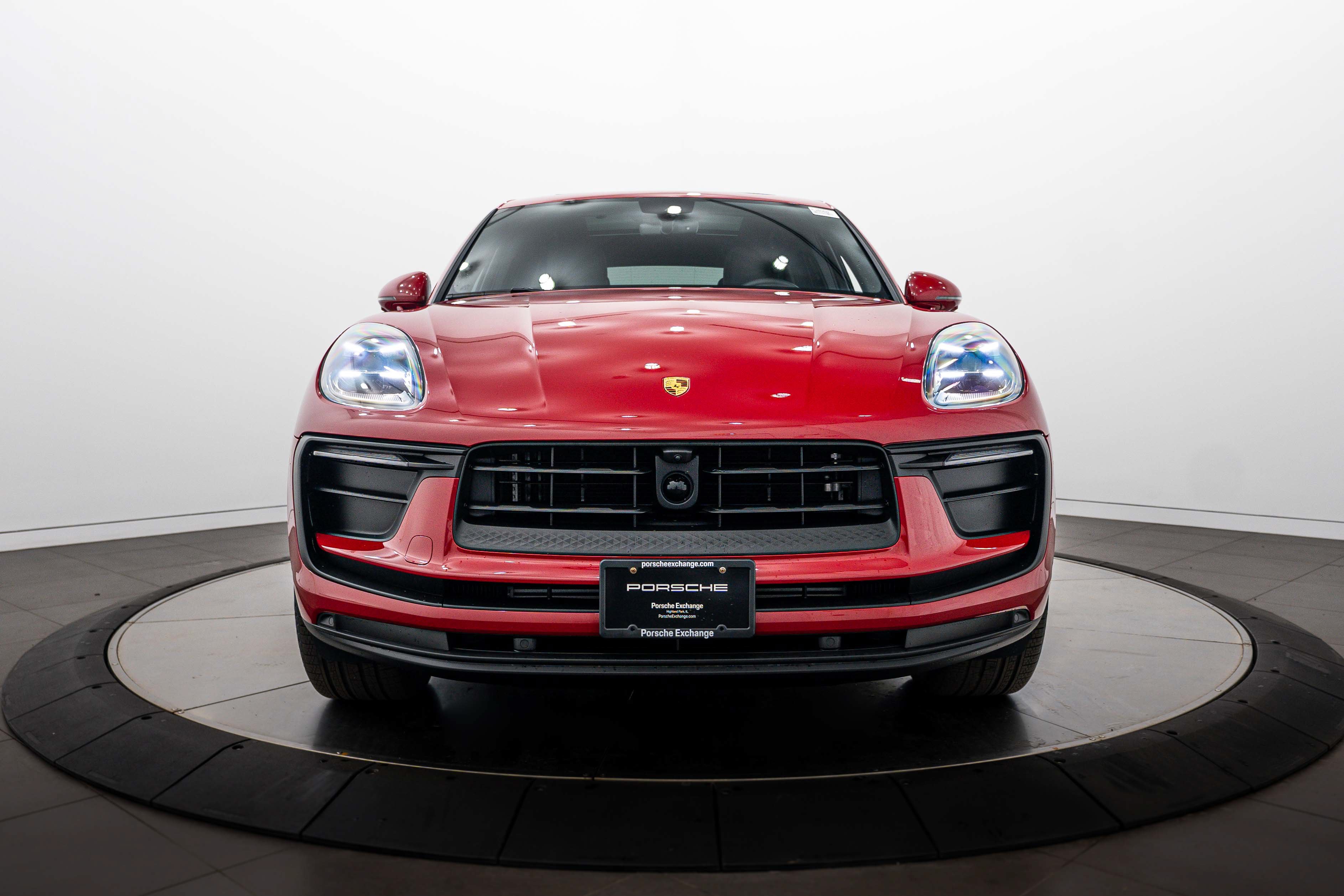 Certified 2026 Porsche Macan AWD/4WD image 10
