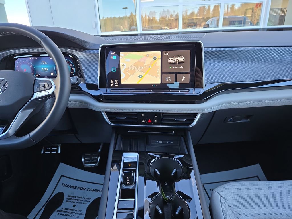 Used 2025 Volkswagen Atlas Cross Sport SEL Premium R-Line image 22