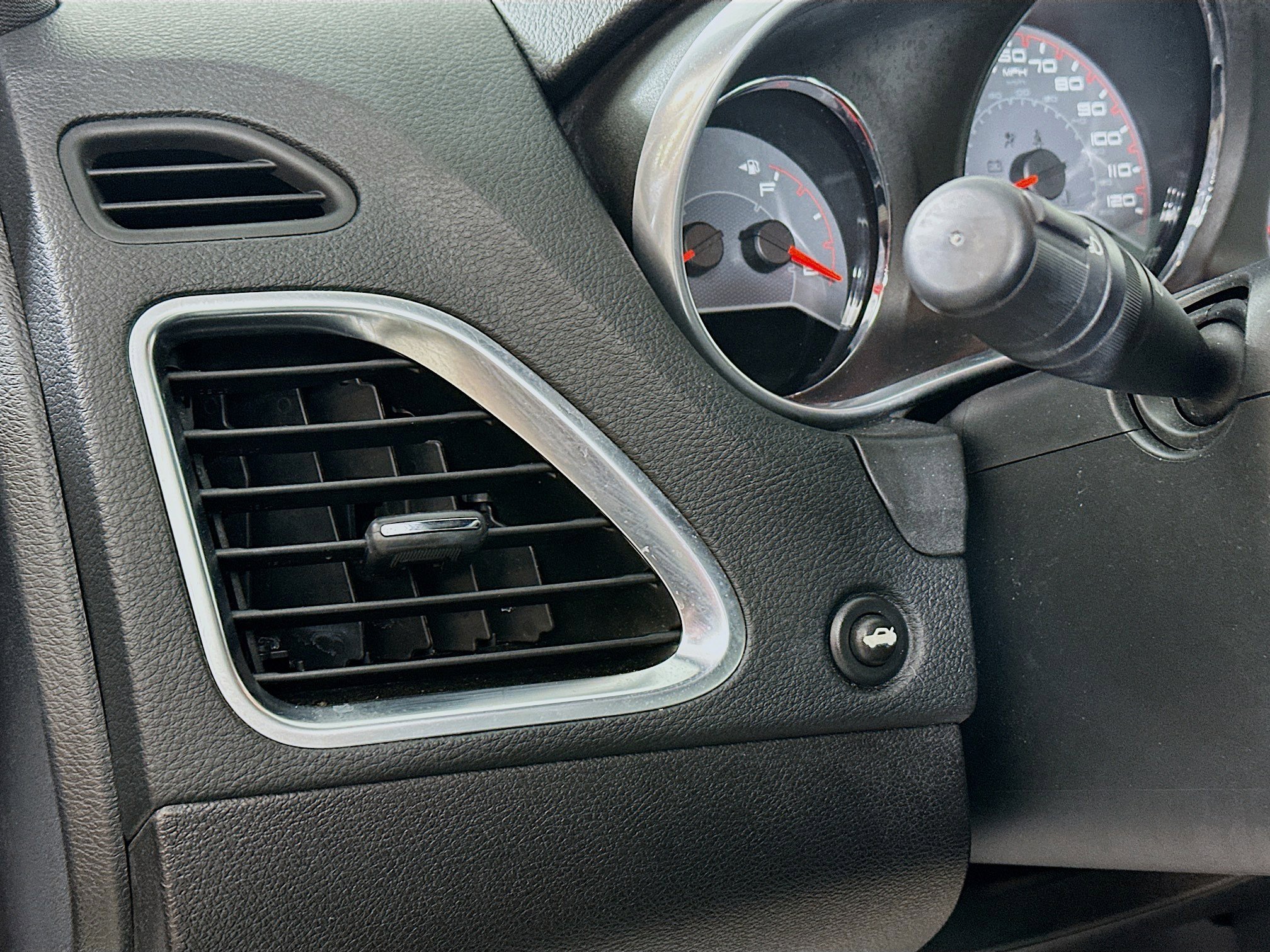 Used 2011 Dodge Avenger Express image 10