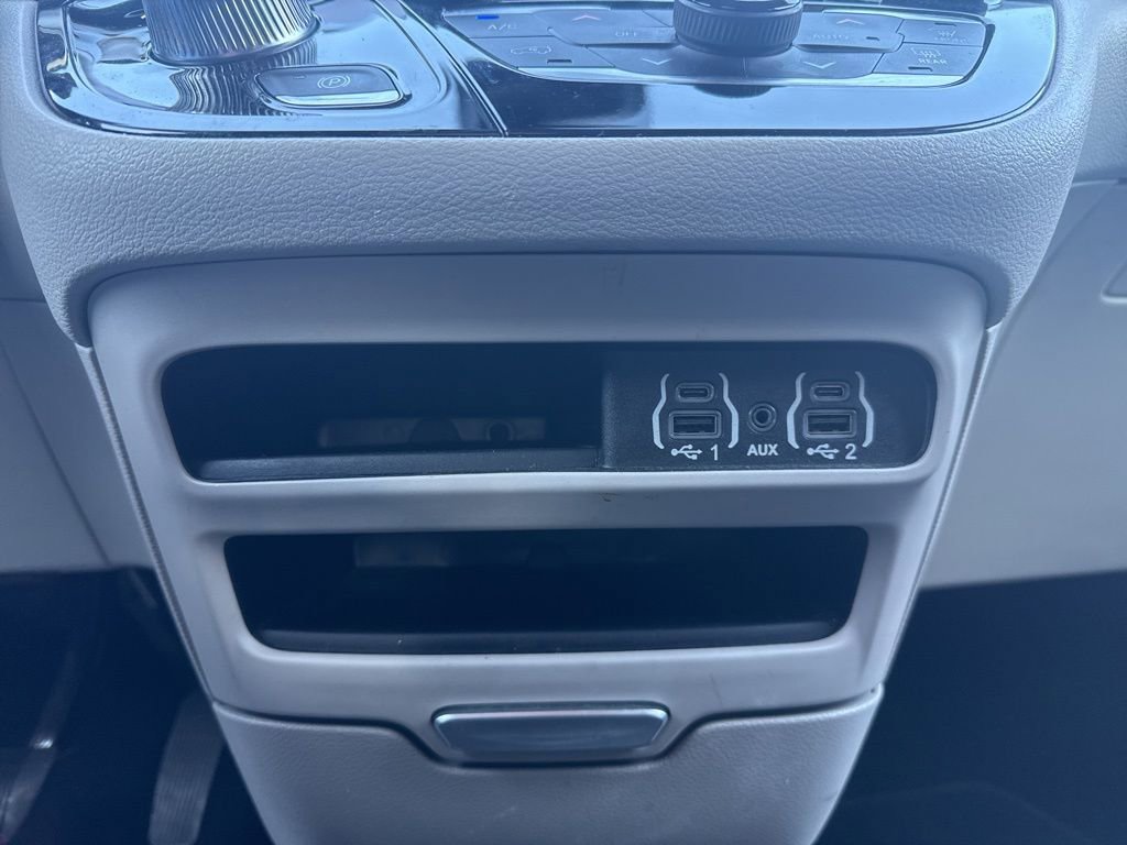 Used 2023 Chrysler Pacifica Touring-L FWD image 18
