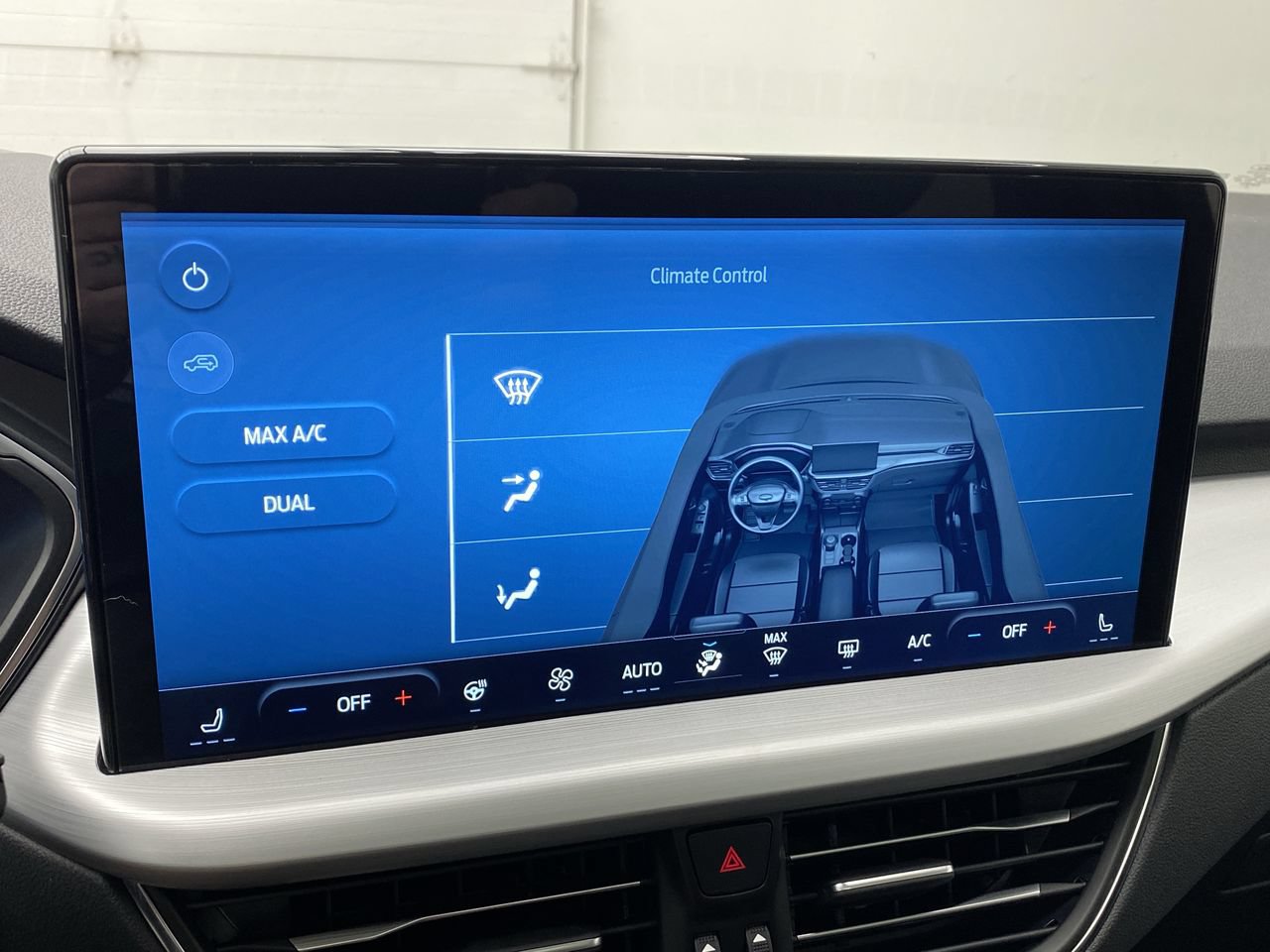 New 2024 Ford Escape SE w/ PHEV Premium Package FWD image 20