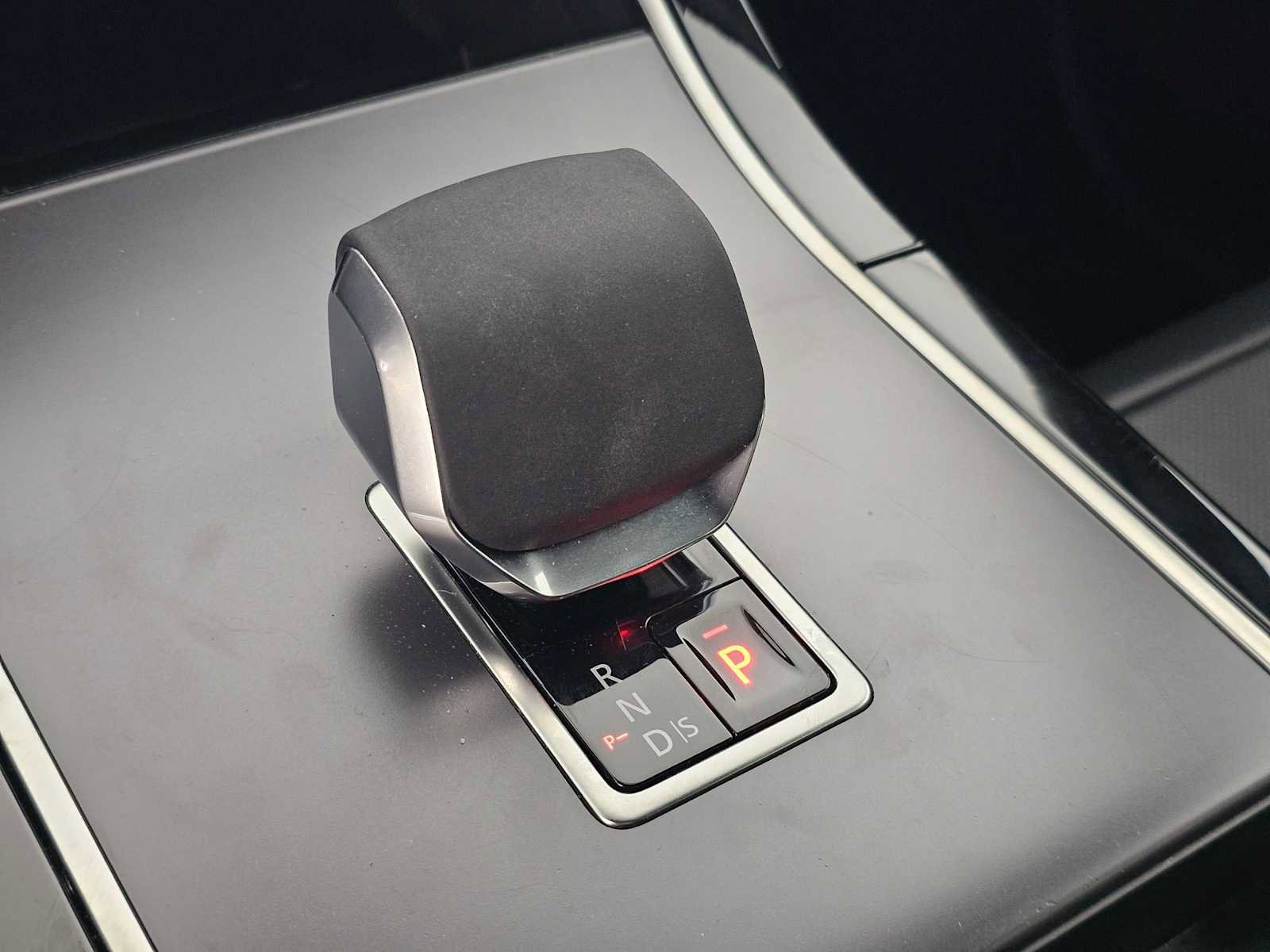 Used 2025 Land Rover Range Rover Velar Dynamic SE image 30