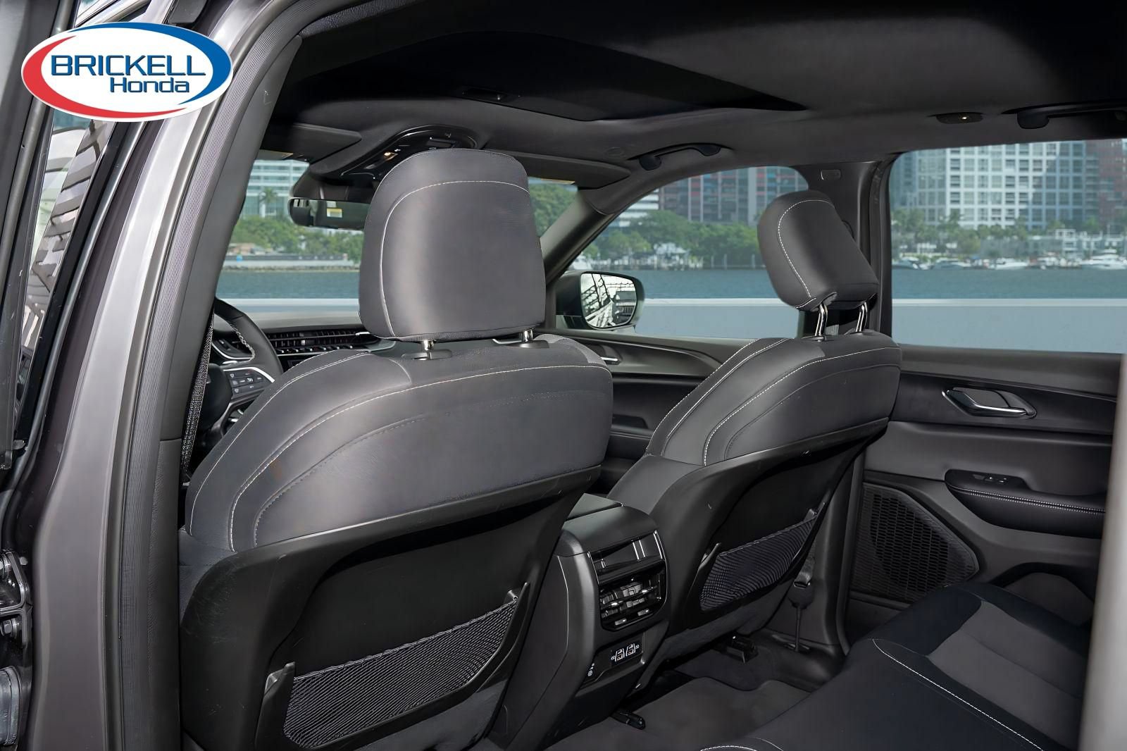 Used 2025 Jeep Grand Cherokee Laredo w/ Luxury Tech Group I RWD image 18