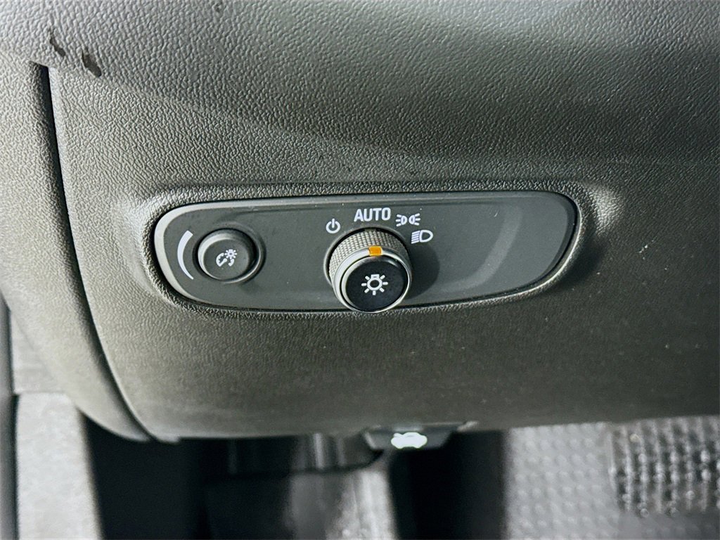 Used 2022 Chevrolet Equinox RS w/ RS Leather Package image 11