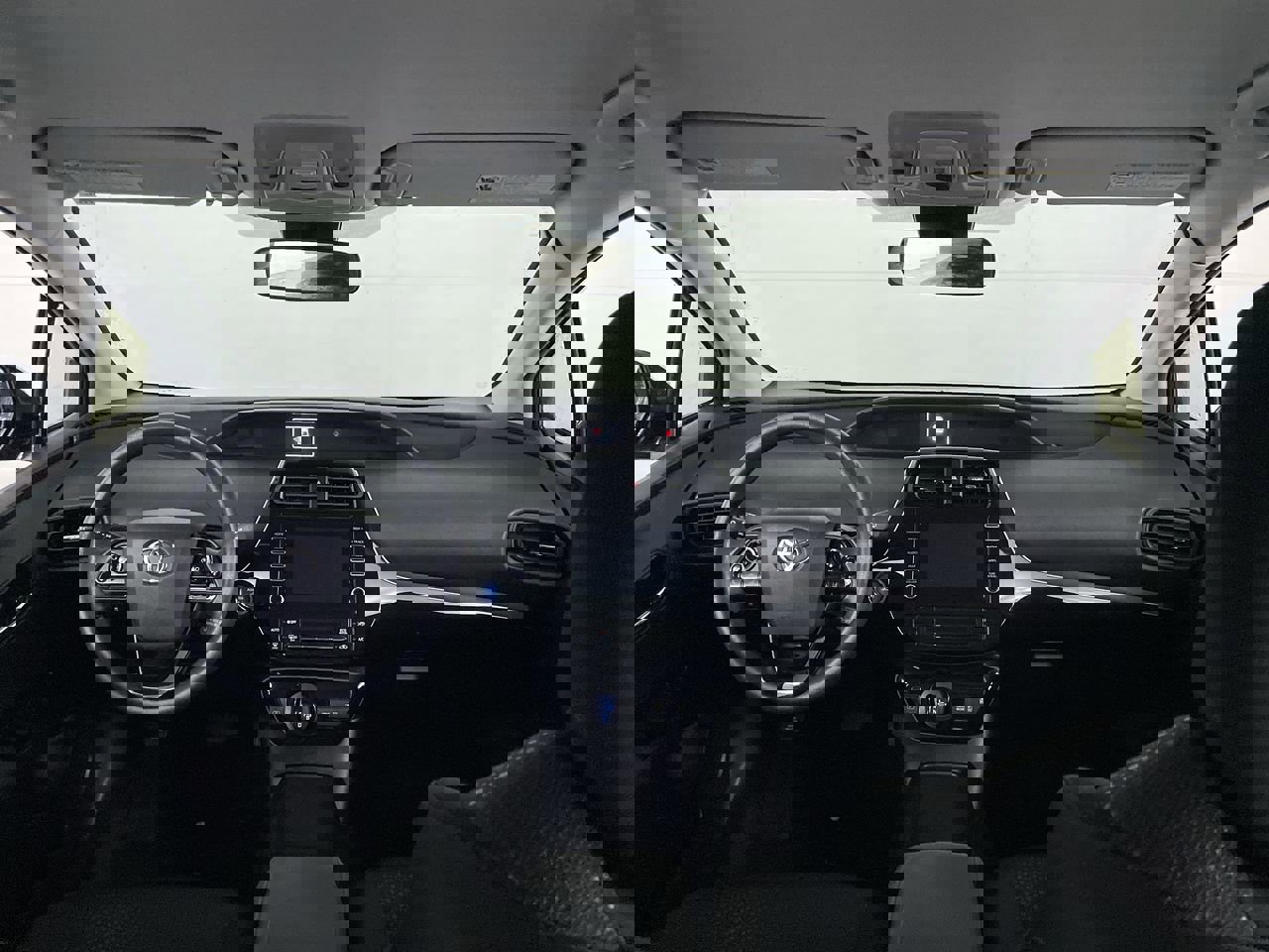 Used 2020 Toyota Prius LE image 26