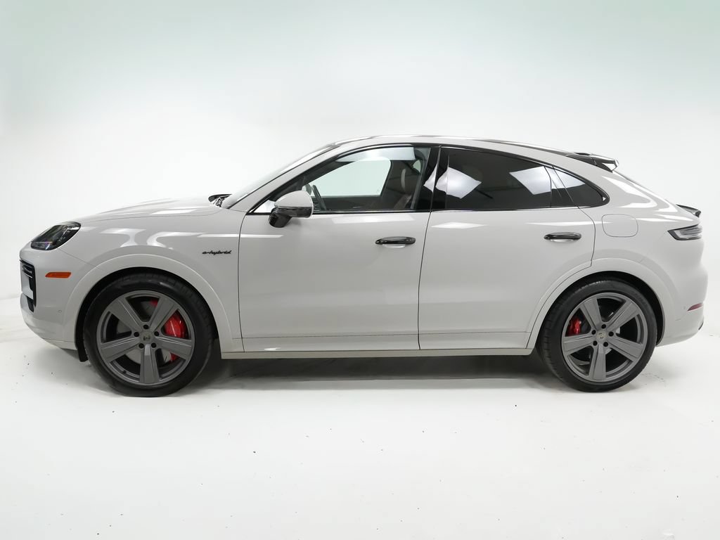 Used 2025 Porsche Cayenne Turbo AWD/4WD image 2
