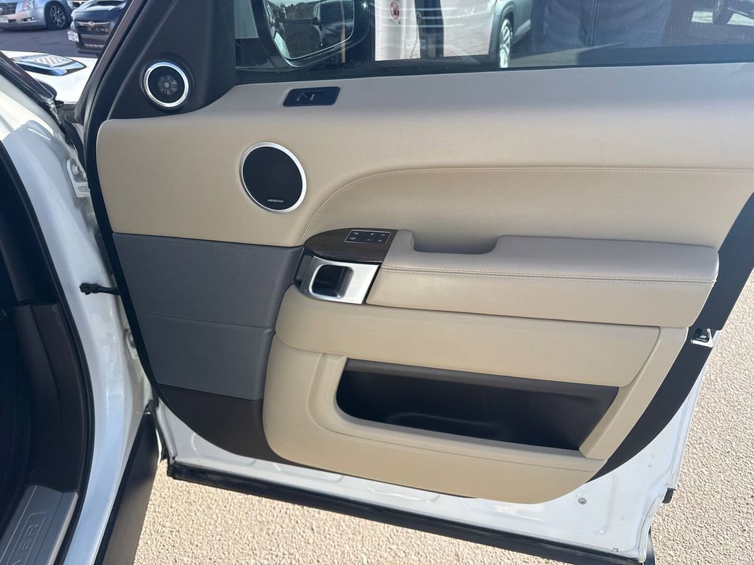 Used 2017 Land Rover Range Rover Sport HSE image 18