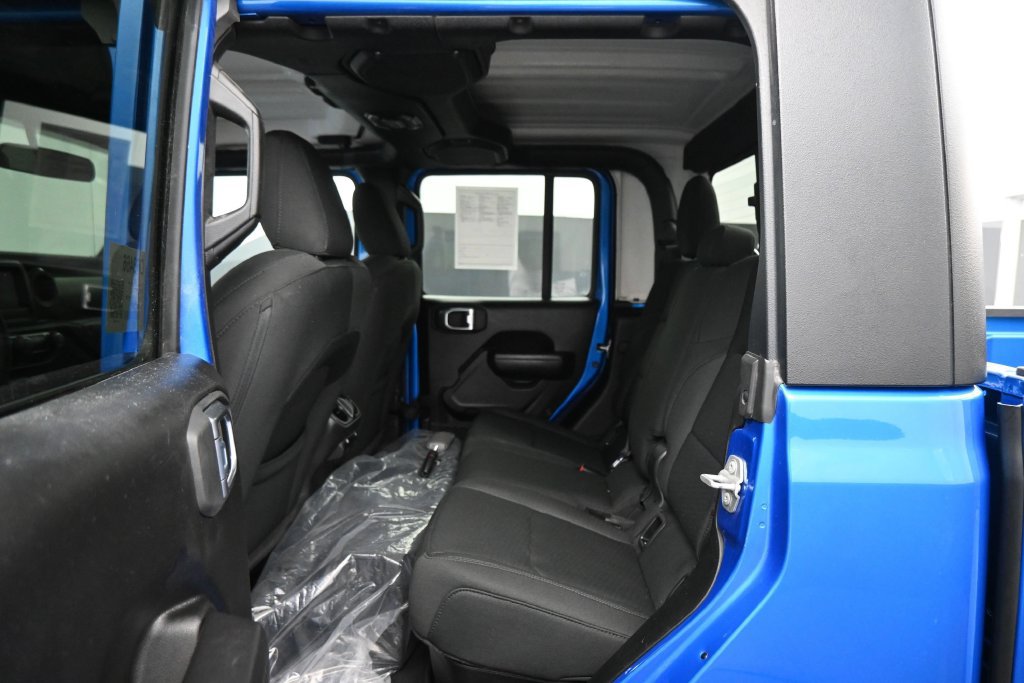 Used 2023 Jeep Gladiator Sport AWD/4WD image 17