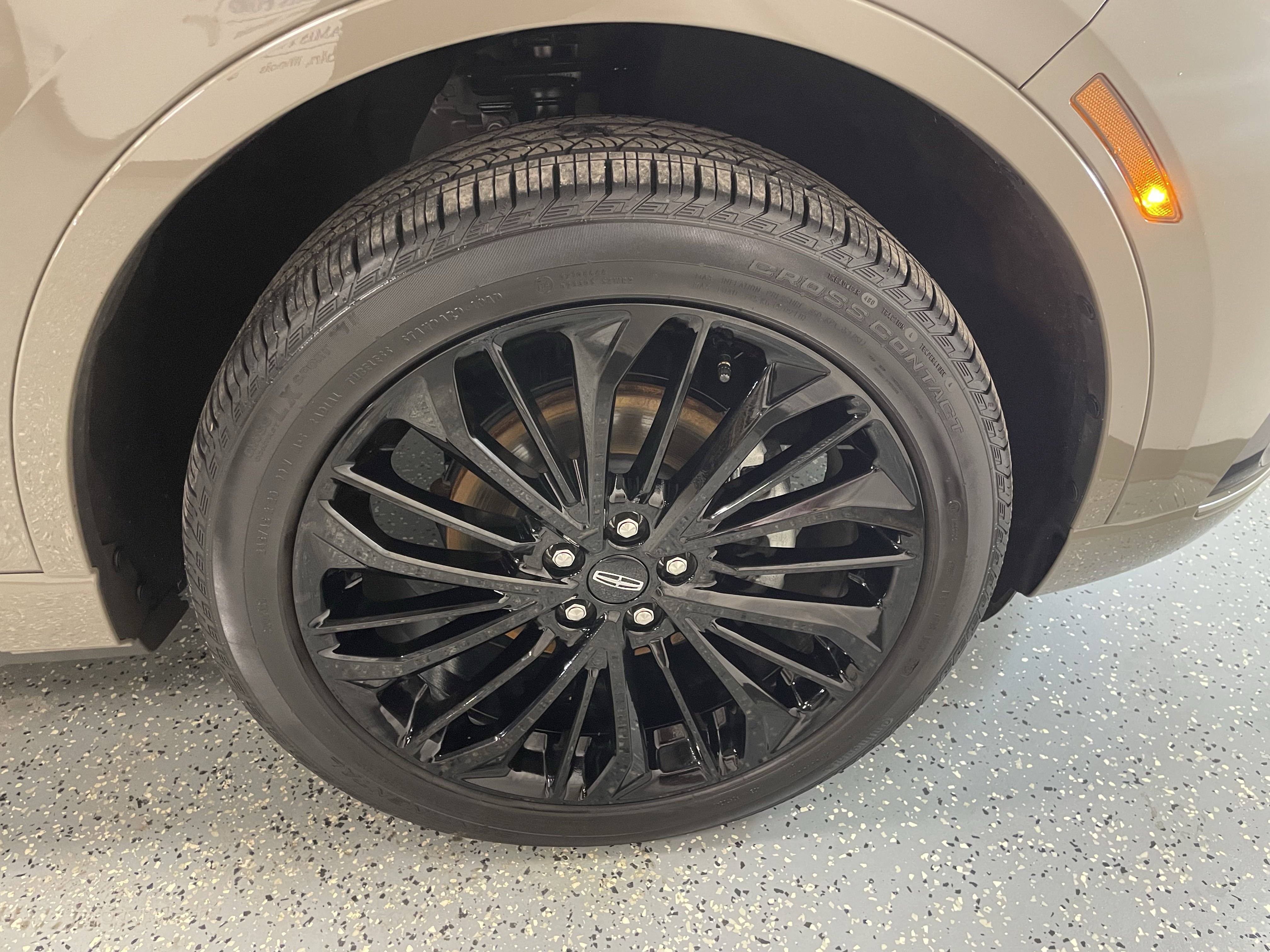 Used 2025 Lincoln Corsair AWD w/ Equipment Group 101A image 31